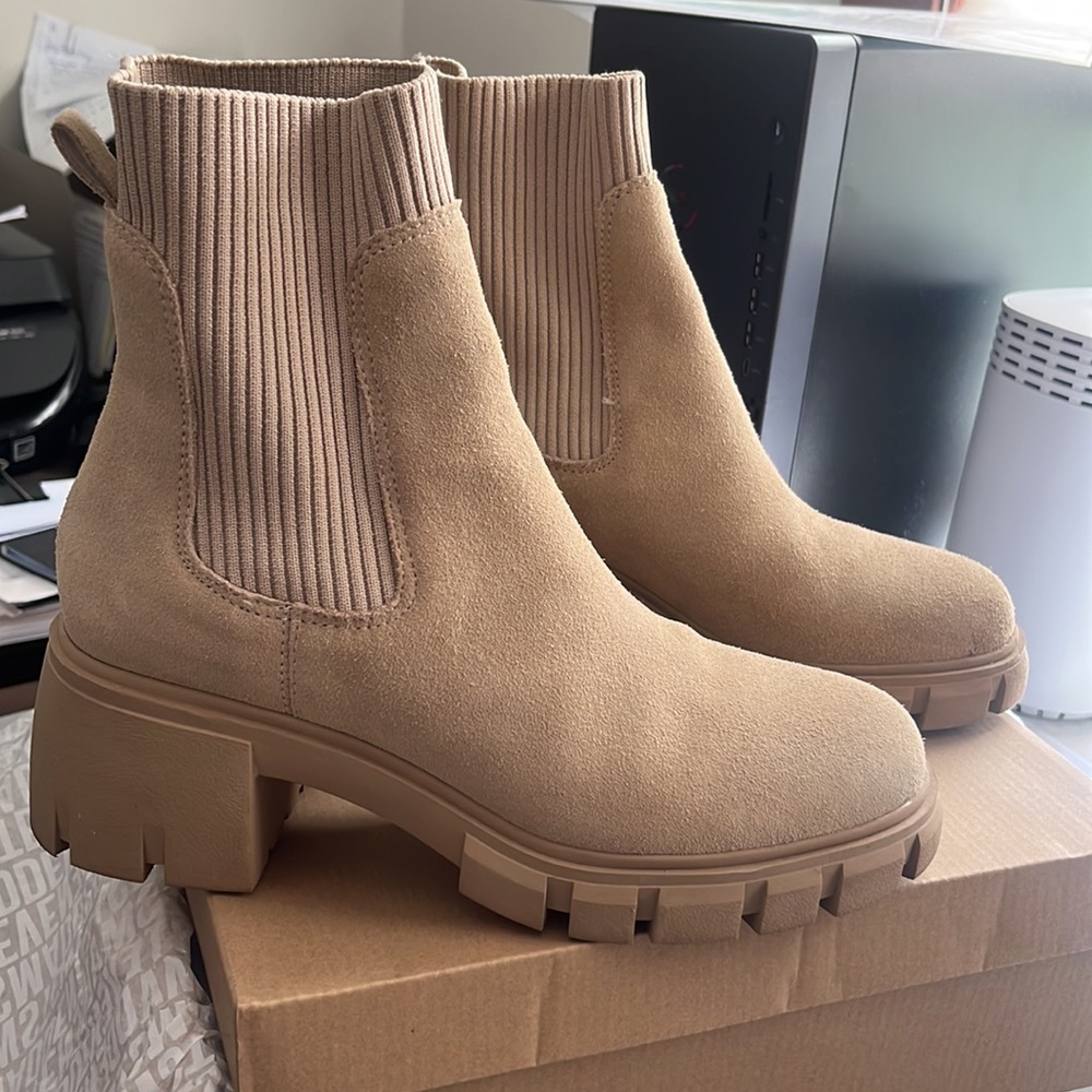 Steve Madden barely worn: bring a rugged yet chic appeal to your fall look!
